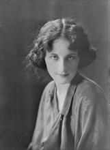 Campbell, Dorothy, Miss, portrait photograph, 1918 Dec. 23. Creator: Arnold Genthe.