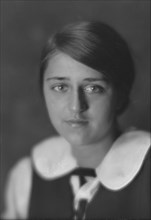 Carhart, Renee, Miss, portrait photograph, 1914 Dec. 8. Creator: Arnold Genthe.
