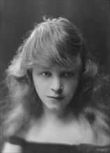Carpenter, Beatrice, Miss, portrait photograph, 1916 Apr. 19. Creator: Arnold Genthe.