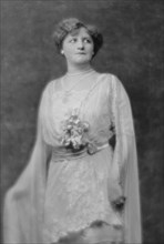 Carylna, Kathryn, Miss, portrait photograph, 1915. Creator: Arnold Genthe.