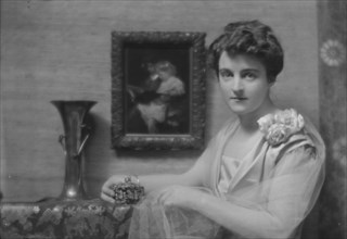 Cleveland, Marion, Miss, portrait photograph, 1915 Feb. 8. Creator: Arnold Genthe.