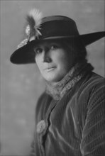 Coates, Dorothy, Miss, portrait photograph, 1916 Jan. 19. Creator: Arnold Genthe.