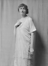 Coburn, C., Mrs., portrait photograph, 1915. Creator: Arnold Genthe.