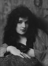 Collins, Miriam, Miss, portrait photograph, 1915 June 7. Creator: Arnold Genthe.