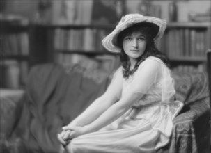 Collins, Miriam, Miss, portrait photograph, 1915 June 7. Creator: Arnold Genthe.