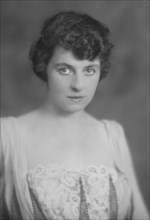 Congdon, D.E., Mrs., portrait photograph, 1915 July 23. Creator: Arnold Genthe.