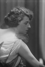 Congdon, D.E., Mrs., portrait photograph, 1915 July 23. Creator: Arnold Genthe.