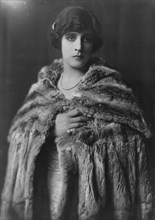 Cowl, Jane, Miss, portrait photograph, 1917 Sept. 17. Creator: Arnold Genthe.