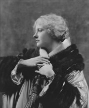 Crosbie, Violet, Miss, portrait photograph, 1916 Dec. 3. Creator: Arnold Genthe.