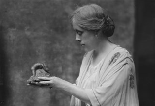 Dallett, I., Mrs., portrait photograph, 1914 May 28. Creator: Arnold Genthe.