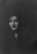 Devine, Edward L., Mrs., portrait photograph, 1917 Oct. 18. Creator: Arnold Genthe.