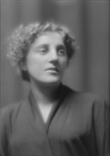 Eddington, Gertrude, Miss, portrait photograph, 1912 Feb. 29. Creator: Arnold Genthe.