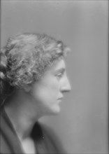 Eddington, Gertrude, Miss, portrait photograph, 1912 Feb. 29. Creator: Arnold Genthe.