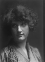 Eder, Helen, Miss, portrait photograph, ca. 1913. Creator: Arnold Genthe.