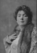 Endicott, George, Mrs., portrait photograph, 1916 Jan. 24. Creator: Arnold Genthe.