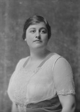 Ernst, M., Mrs., portrait photograph, 1915 May 1. Creator: Arnold Genthe.