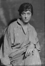 Eyre, Elizabeth, Miss, portrait photograph, 1915 Jan. 9. Creator: Arnold Genthe.