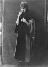Ferguson, Elsie, Miss, portrait photograph, 1917 Aug. 10. Creator: Arnold Genthe.