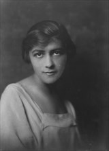 Firuski, Rita, Miss, portrait photograph, 1916. Creator: Arnold Genthe.