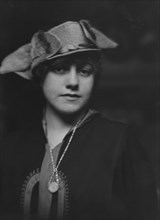Fisher, Dorothy, Miss, portrait photograph, 1915. Creator: Arnold Genthe.