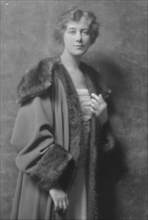 Forbes, M.E., Miss, portrait photograph, 1915 Mar. 11. Creator: Arnold Genthe.