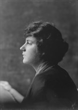 Ford, E., Mrs., portrait photograph, between 1916 and 1925. Creator: Arnold Genthe.