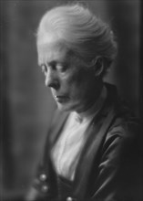 Freeman, J.F., Mrs., portrait photograph, 1914 June 29. Creator: Arnold Genthe.