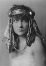 Fuller, Mary, Miss, portrait photograph, between 1913 and 1924. Creator: Arnold Genthe.