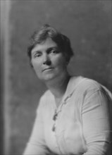 Gardner, C.H., Mrs., portrait photograph, 1915 Nov. 22. Creator: Arnold Genthe.
