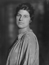 Gardner, Ruth, Miss, portrait photograph, 1915 Nov. 22. Creator: Arnold Genthe.
