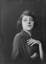 Gervais, Lucille, Mme., portrait photograph, 1917 Oct. 15. Creator: Arnold Genthe.