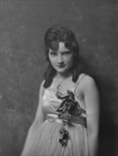 Glover, Maziebell, Miss, portrait photograph, 1917 Nov. 3. Creator: Arnold Genthe.