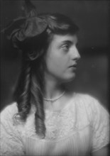 Graves, Antoinette, Miss, portrait photograph, 1913. Creator: Arnold Genthe.