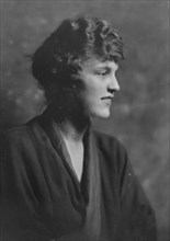 Gristede, E., Miss, portrait photograph, 1916. Creator: Arnold Genthe.
