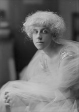 Groner, M.P., Mrs., portrait photograph, 1916 Apr. 21. Creator: Arnold Genthe.