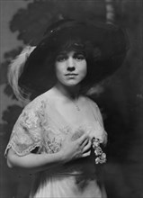 Gude, N.C., Mrs., portrait photograph, 1913. Creator: Arnold Genthe.