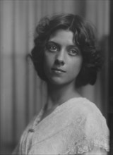 Hadden, Edith, portrait photograph, 1913. Creator: Arnold Genthe.