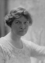 Hall, Blanche, Miss, portrait photograph, 1916. Creator: Arnold Genthe.