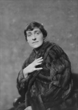 Harrison, Miss, portrait photograph, not before 1915 Dec. Creator: Arnold Genthe.
