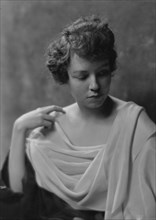 Hartshorne, Miss, portrait photograph, 1917 May 15. Creator: Arnold Genthe.