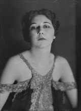 Hawksworth, Miss, portrait photograph, 1915. Creator: Arnold Genthe.