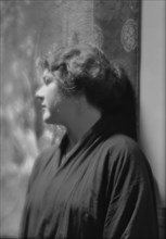 Henry, Frances D., Miss, portrait photograph, 1912 May 20. Creator: Arnold Genthe.