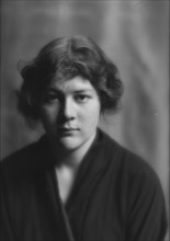Henry, Frances D., Miss, portrait photograph, 1912 May 20. Creator: Arnold Genthe.