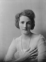 Hill, J., Miss, portrait photograph, 1916. Creator: Arnold Genthe.