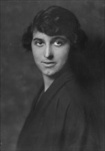 Hirsch, N., Miss, portrait photograph, 1915 Oct. 30. Creator: Arnold Genthe.