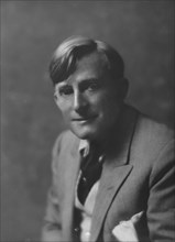 Hitchcock, Raymond, Mr., portrait photograph, 1917 July 13. Creator: Arnold Genthe.