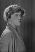 Hollingsworth, Peggy, Miss, portrait photograph, 1914 July 1. Creator: Arnold Genthe.