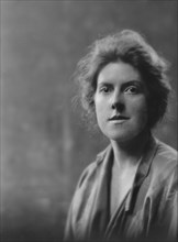 Hope, Mary, Miss, portrait photograph, 1916. Creator: Arnold Genthe.