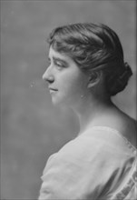 Hughes, B.E., Mrs., portrait photograph, 1916 Jan. 24. Creator: Arnold Genthe.