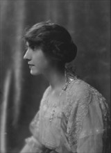 Hughes, Queen, Miss, portrait photograph, 1914 May 8. Creator: Arnold Genthe.